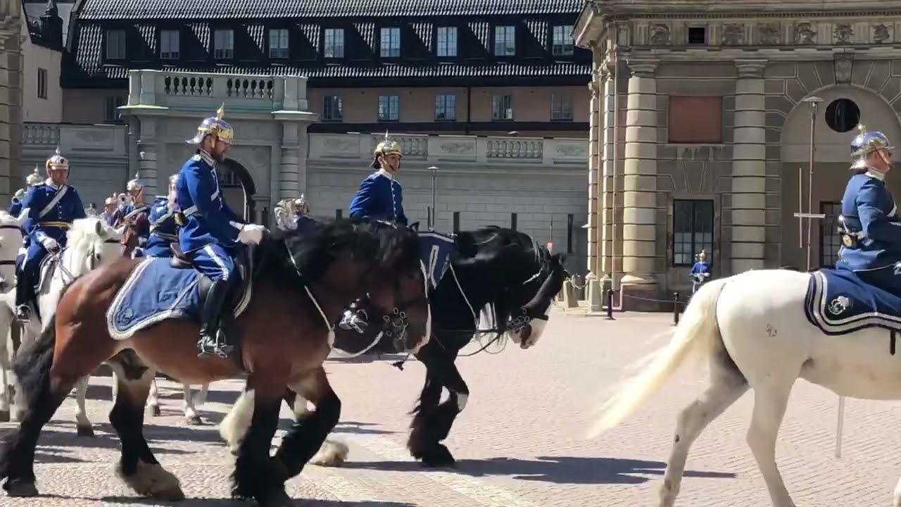 Vaktavlösning - Livgardets Dragonmusikkår, 220513 Del 2 - Changing Of The Guards - Stockholm Part 2