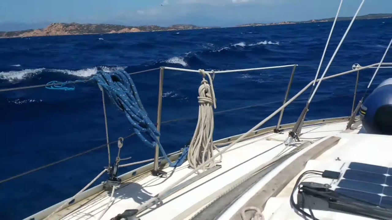 12 agosto 2017. Attraversamento in solitario delle Bocche di Bonifacio con W7.  Raffiche  a 40 nodi.