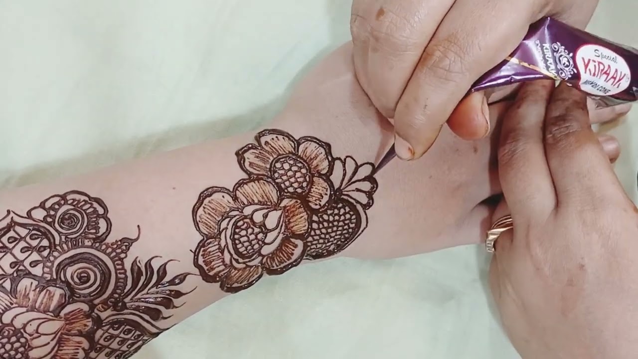 Very easy and #beautiful floral #mehandi #