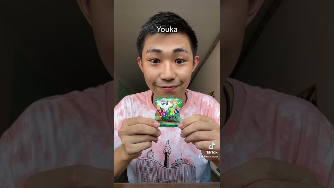 Orang Jepang review cemilan Indonesia