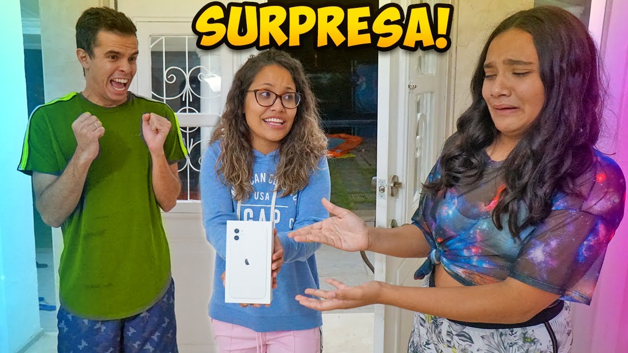 DEMOS UM IPHONE 11 PARA MINHA IRMÃZINHA E ELA SE EMOCIONOU! -