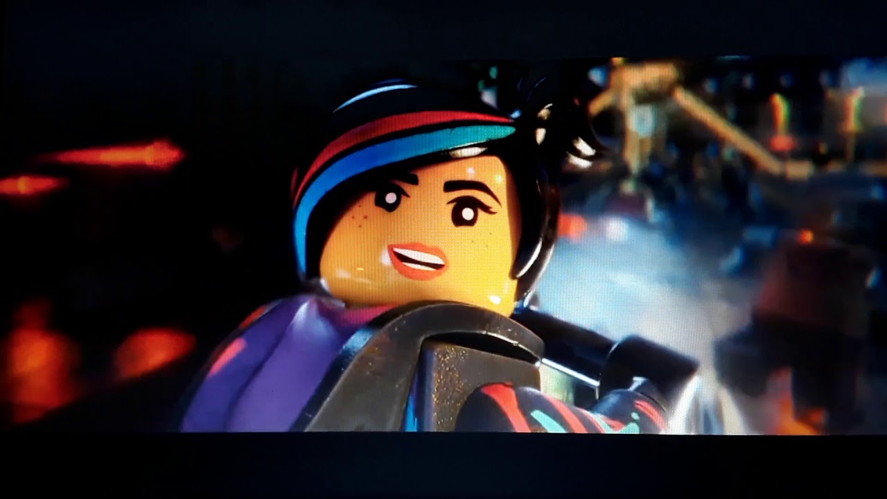 Lucy (Wildstyle) Rescues Emmet / Bad Cop Chases The Motorcycle