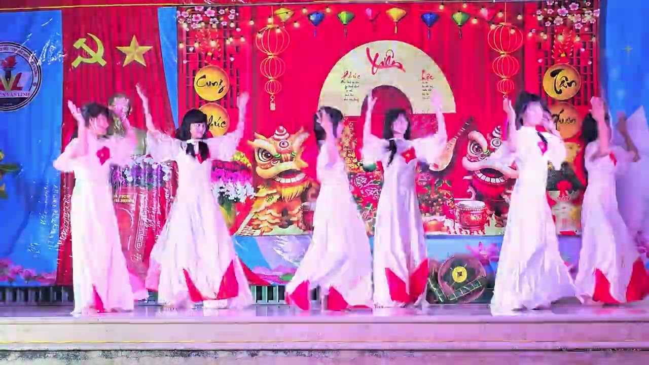 Múa Việt Nam tôi - lớp 8/2