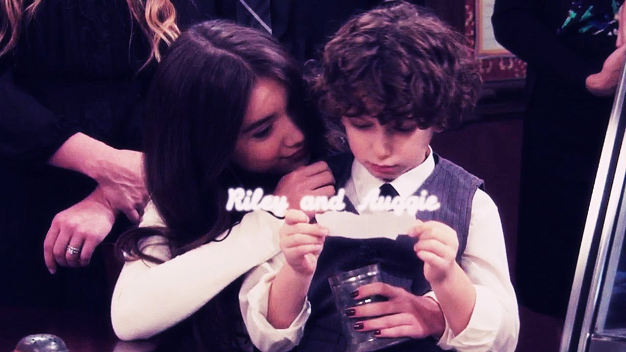 Riley & Auggie Matthews | Flashlight