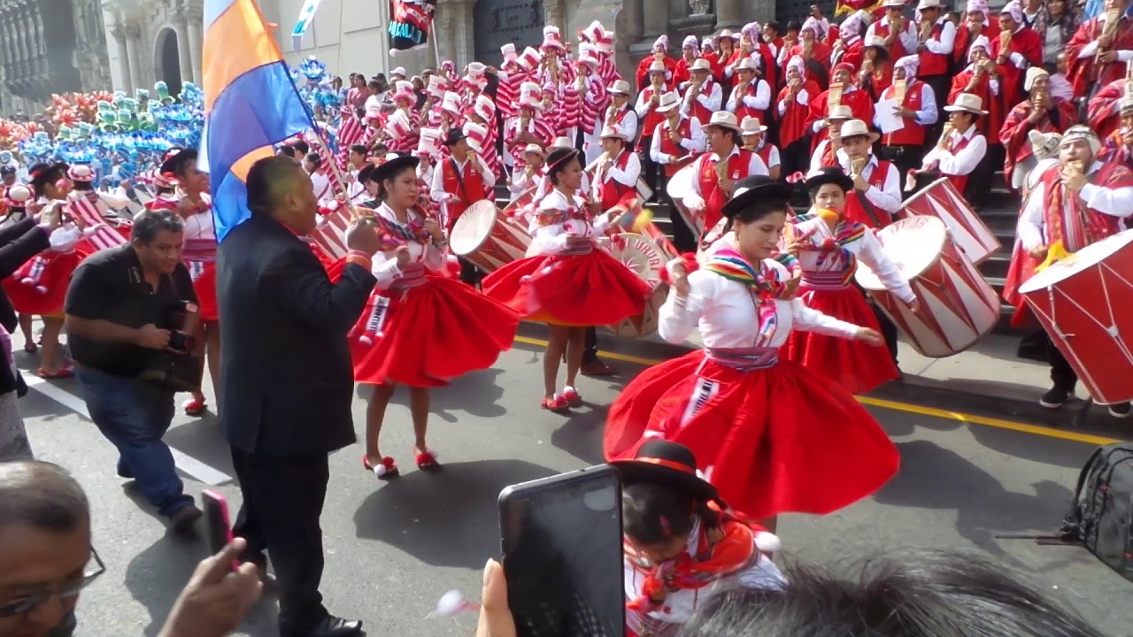 Retreta de Sikuris en Lima - Fiesta de la Cruz de Mayo de Huancané 2019