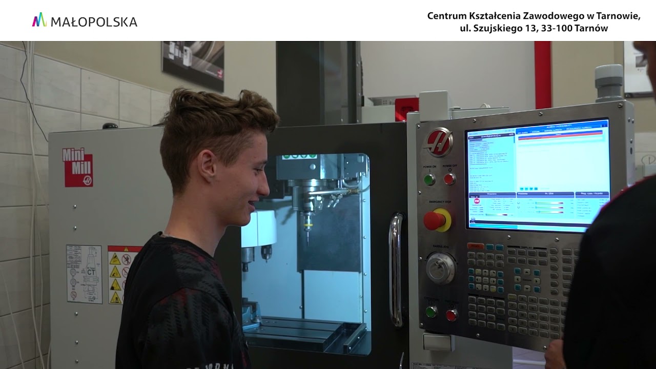 Zawód: technik mechatronik.