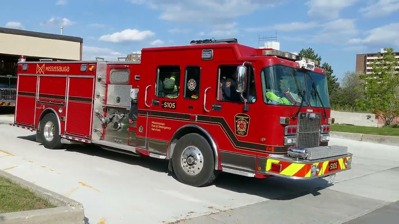 (Q SIREN) Mississauga Fire And Emergency Services Squad 105,Aerial 105 Responding