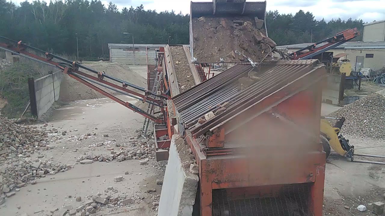 BMB beim Bauschutt sieben