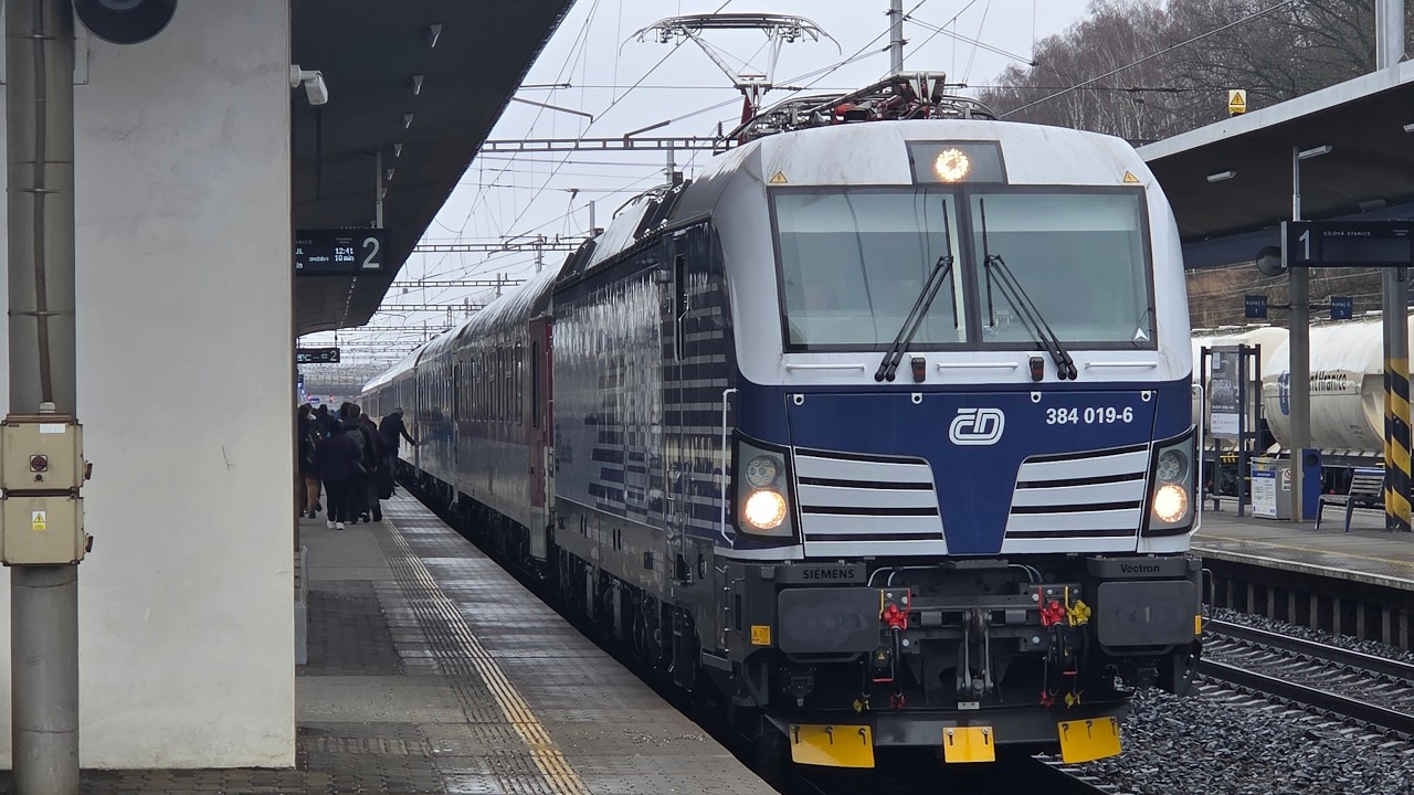 ČD 384 019 vertrekt van Zábřeh na Moravě