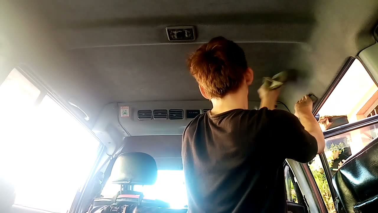 Cleaning car ceiling  DIY (Tagalog)