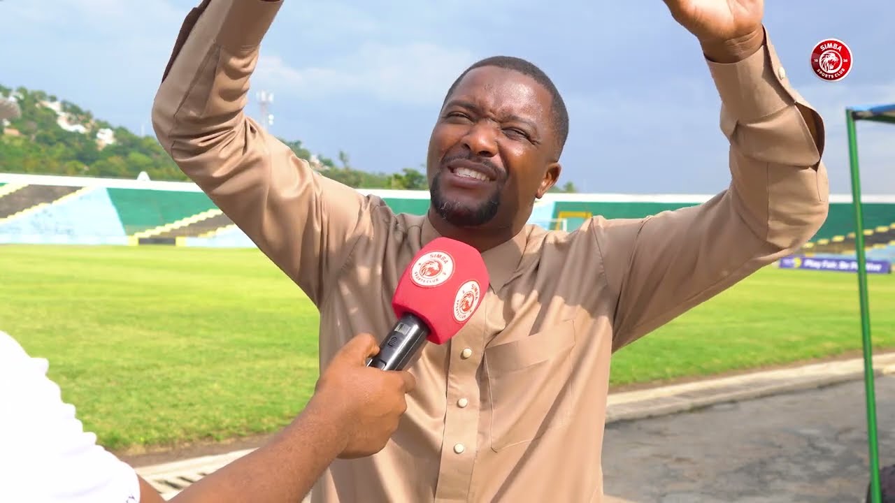 CHECHE ZA SEMAJI AHMED ALLY BAADA YA MNYAMA KUMALIZA MAZOEZI YAKE YA MWISHO UWANJA WA CCM KIRUMA