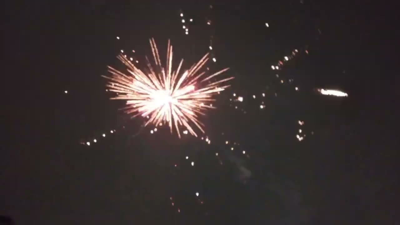 Красивый салют на Новый Год 2024.