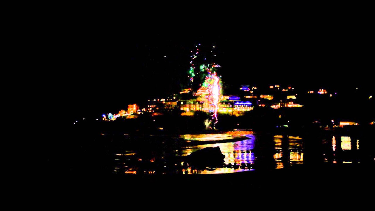 Looe - Early evening New Year's Eve firework display - 31.12.2015
