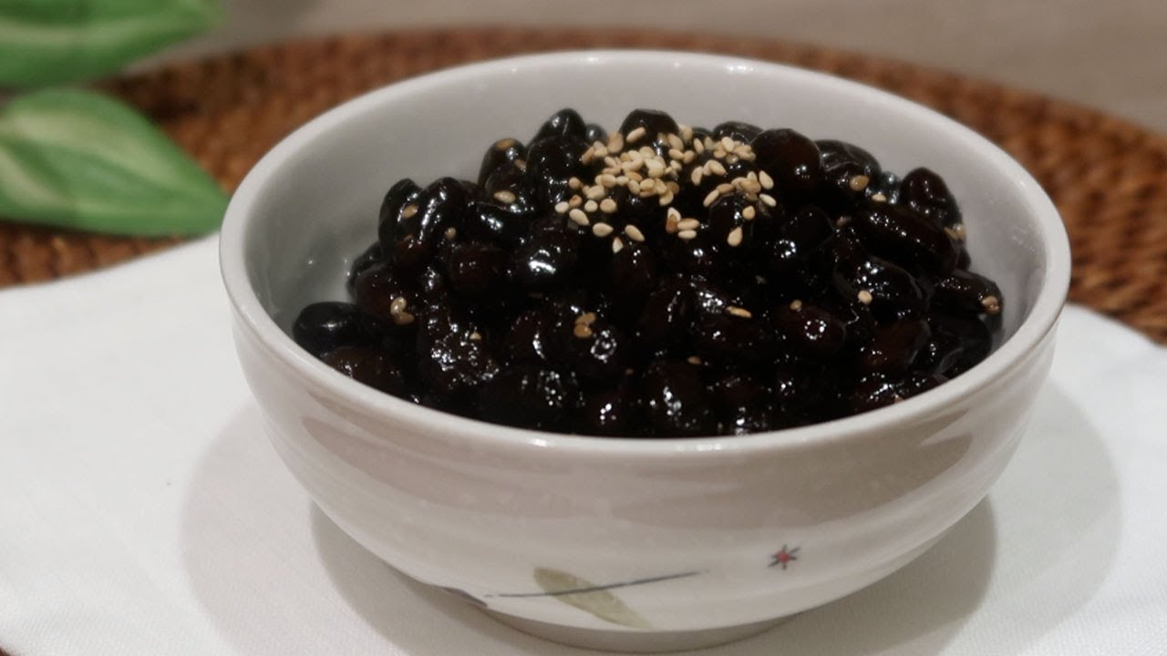Korean side dish (banchan): Soy braised black bean (Kongjaban)