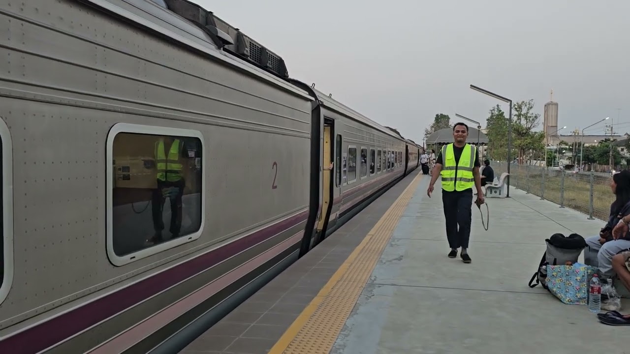 รถด่วนพิเศษทักษิณารัถย์ 31 จอดบ้านโป่ง Thaksinarath Special Express 31 Krungthep Apiwat - Hat Yai