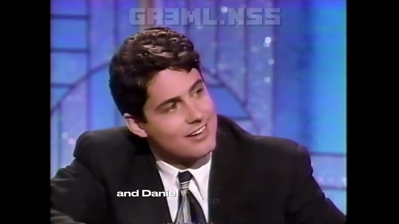 zach galligan being a cutie patootie for 4 minutes and 7 seconds!☆★☆