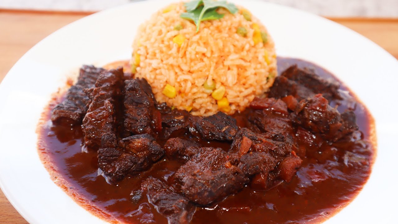 CARNE DE RES EN CHILE COLORADO (RED CHILE BEEF STEW)