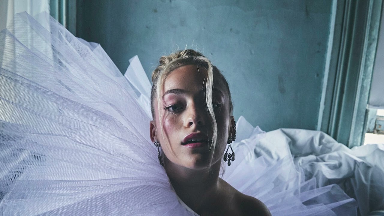 Brynn Cartelli - Secondhand Smoke (piano version)