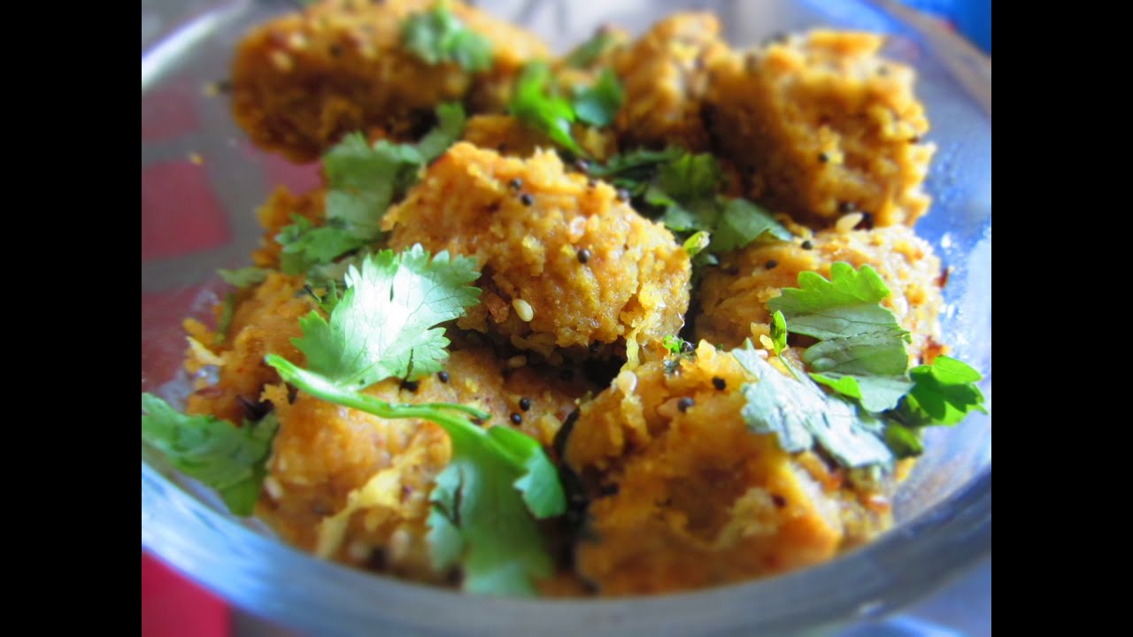 Dhudhi na muthiya (Steamed bottle gourd dumplings) by crazy4veggie.com