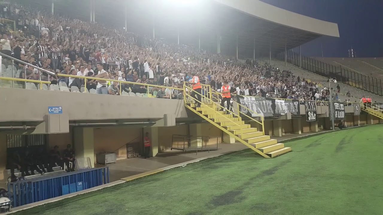 Muhteşem '' O Bir Altaylı '' bestesi sahadan &ccedil;ekim ( İzmir Atat&uuml;rk Stadyumu ) - B&Uuml;Y&Uuml;K ALTAY