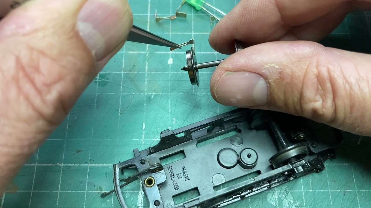 A cheap and easy way to make a DCC Track Tester