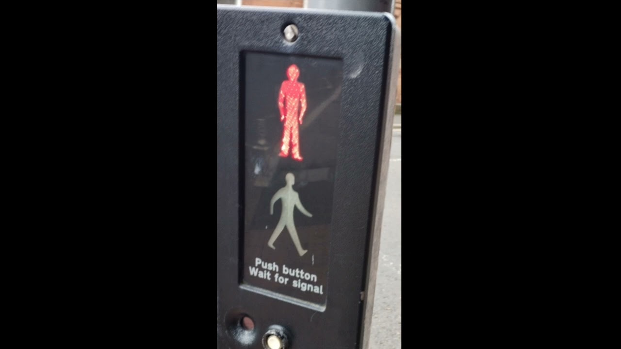 Talking about TSEU Puffin Crossing (10) with my favourite push button and 1 red circle push button. 