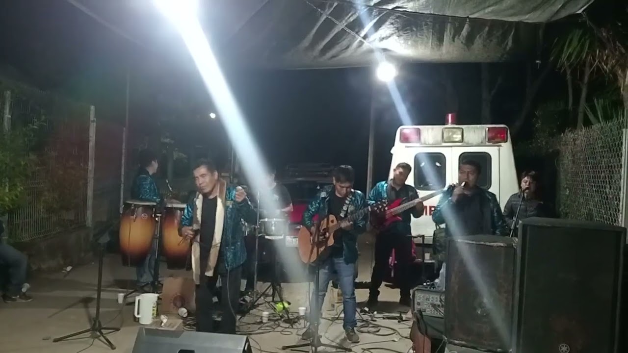 Aquí con los corridos costeños , el paso de la canoa 