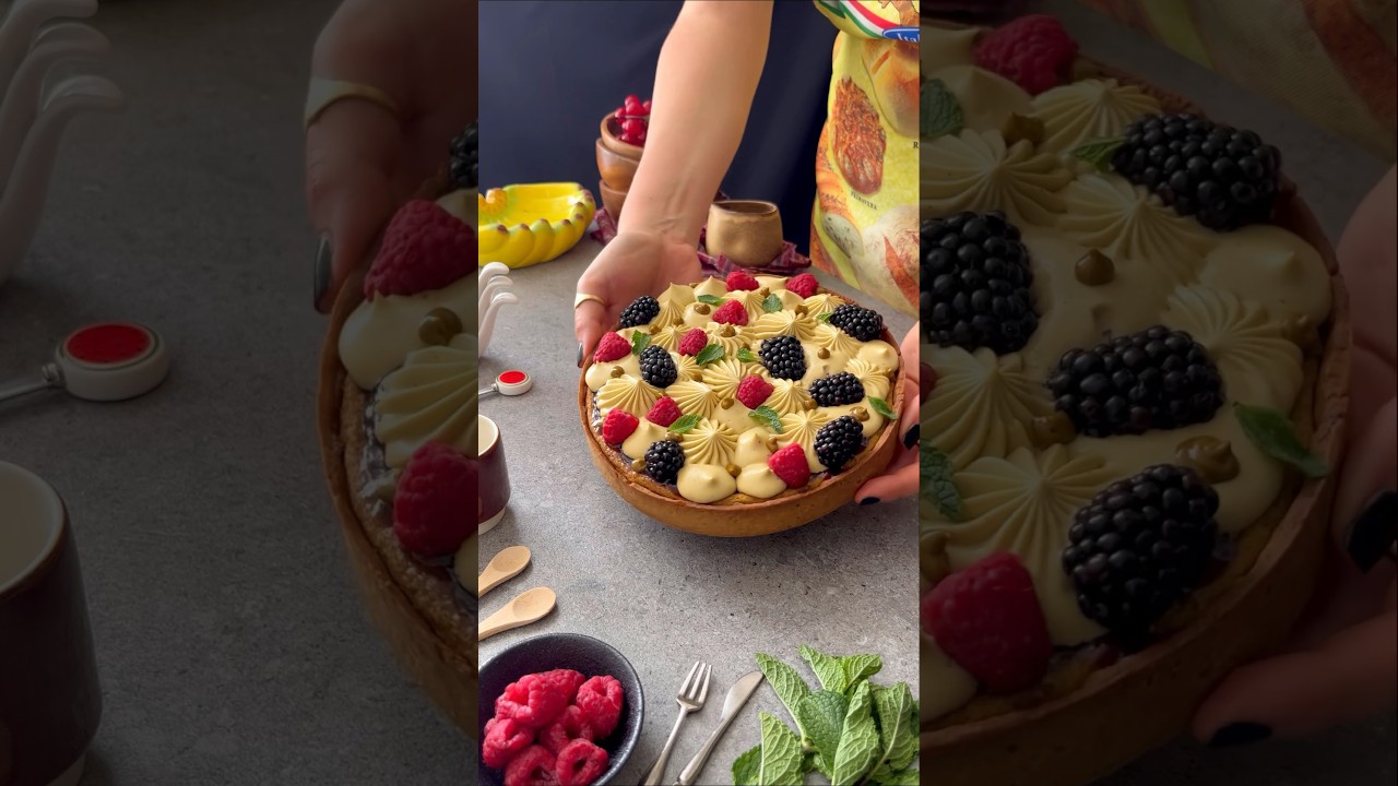 Pistachio and Berries Tart! The most epic combination 🫐🥳 #tarte #pistachio #baking #bakery #berry
