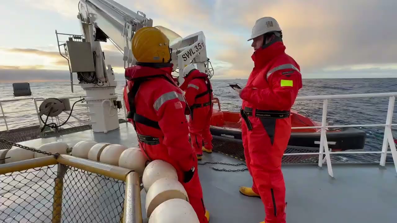 Emergency Rescue Response Training: Fast Rescue Boats & Crew in Action