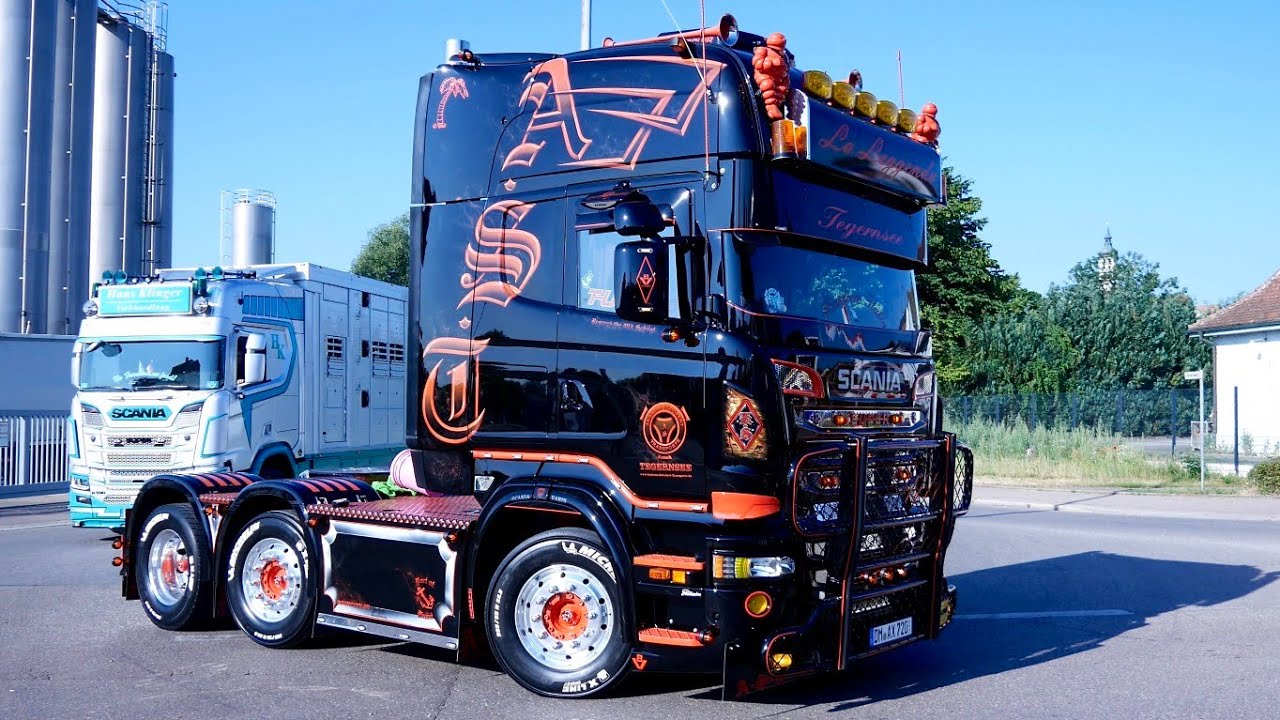 Truckertreffen Munderkingen 2025 - die Einfahrt der Trucks