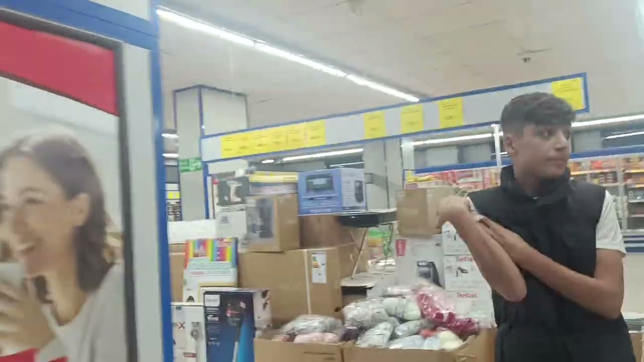 وحبينا كل نهار نعمل لكم فلوك جديد وشيء جديد كل ما نروح على المول الروم مشوار وانتم اعطونا رايكم