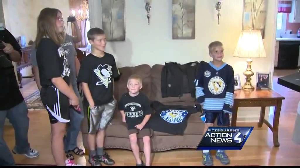 Sidney Crosby delivers Pens tickets to North Hills family