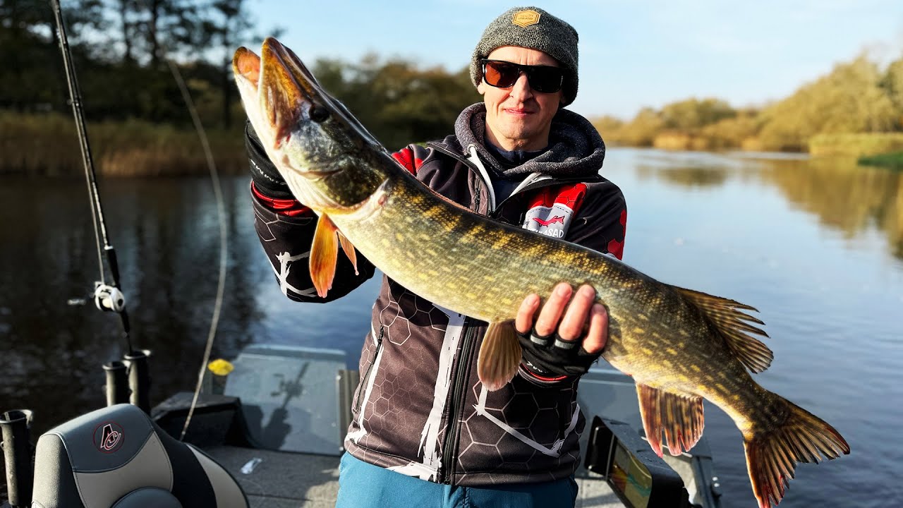 HÖSTFISKE efter GÄDDA - Åfiske & Kalle bommar en stor