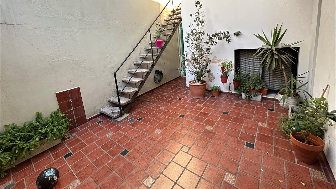 Venta PH tipo casa patio, terraza y parrilla mataderos residencial