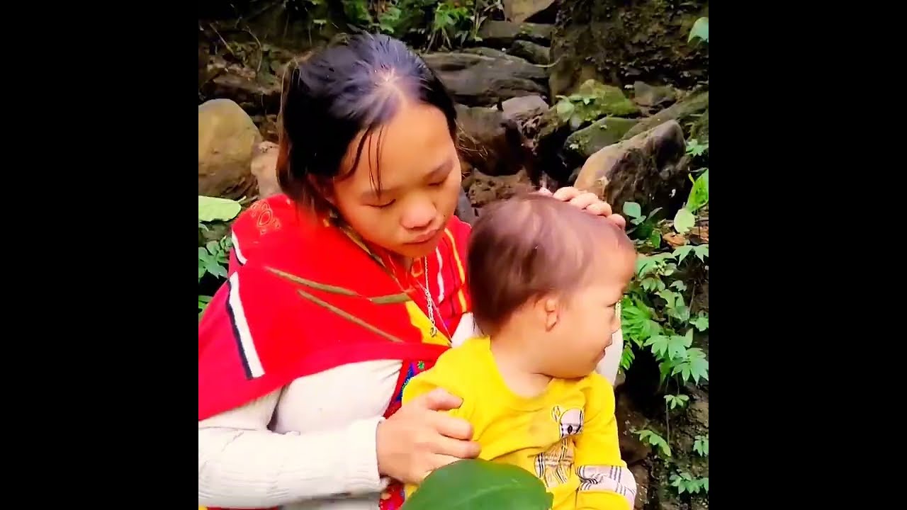 SINGLE MOTHER ESCAPE TOXIC HUSBAND Survival and Building Cooking Hard Food with Two Poor Children