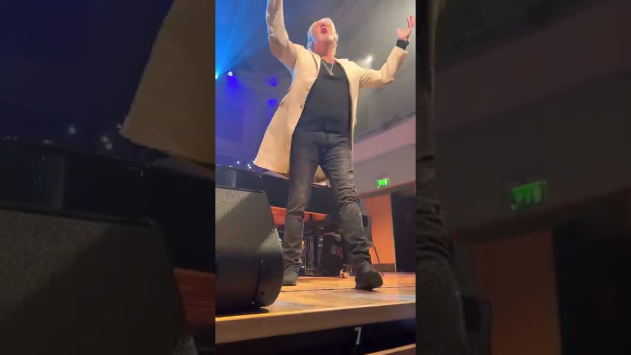 Johnny Logan “Hold me now” 13/10/22