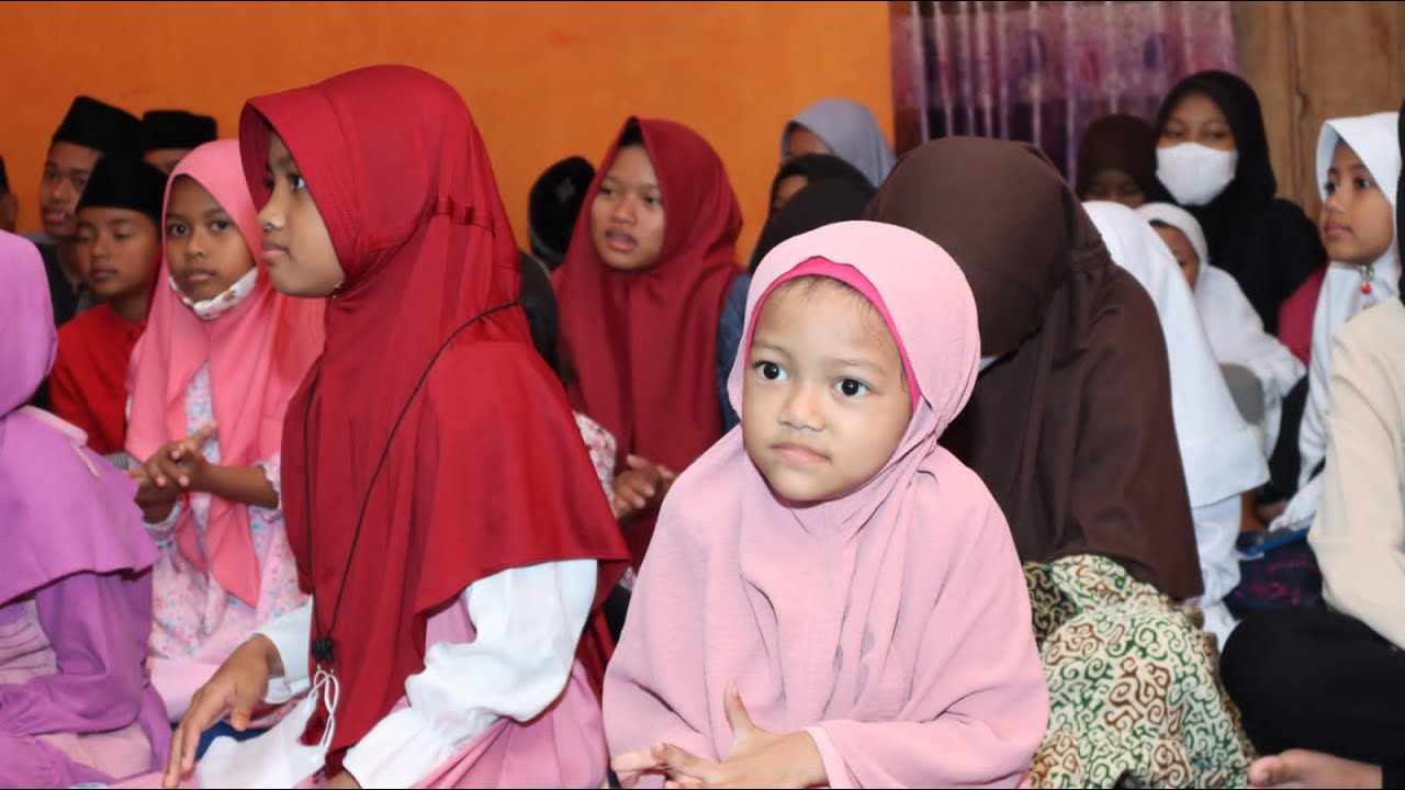 Memperingati Maulid Nabi Muhammad dengan mengadakan Santunan Akbar