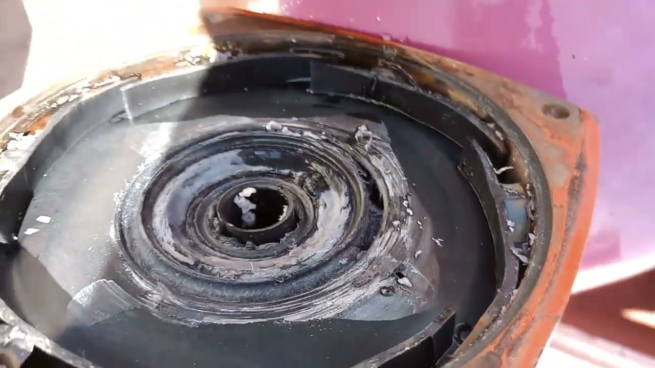 Difusor y impulsor de bomba Evans  de 1hp da&ntilde;ando por trabajo en seco