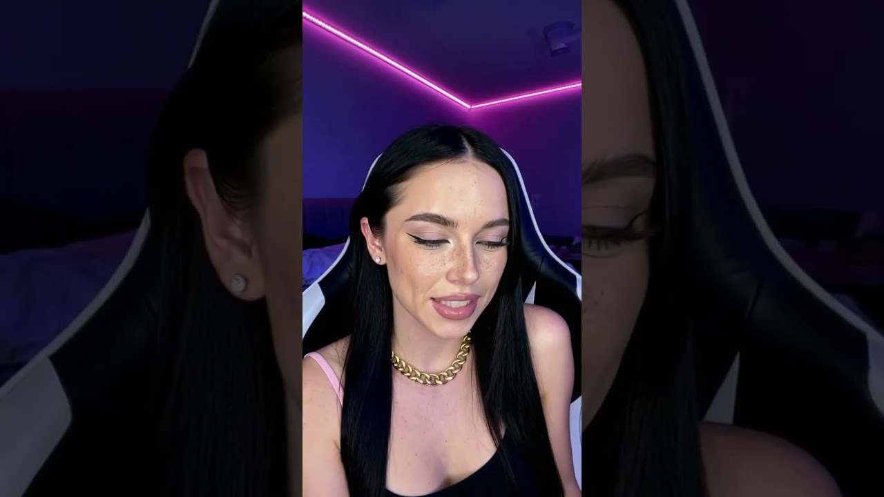 And your reaction? 😂 #brunette #memeshorts #fyp