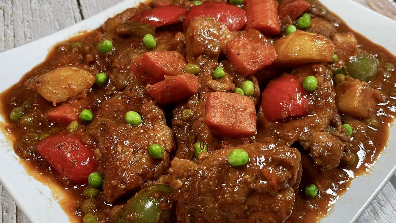 CHICKEN CALDERETA | Saucy CHICKEN CALDERETA | Kalderetang Manok | Pinoy Simple Cooking