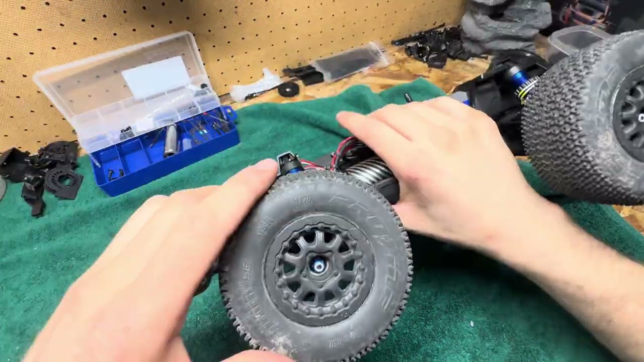 Traxxas Aluminum mini maxx rear hub carriers install 
