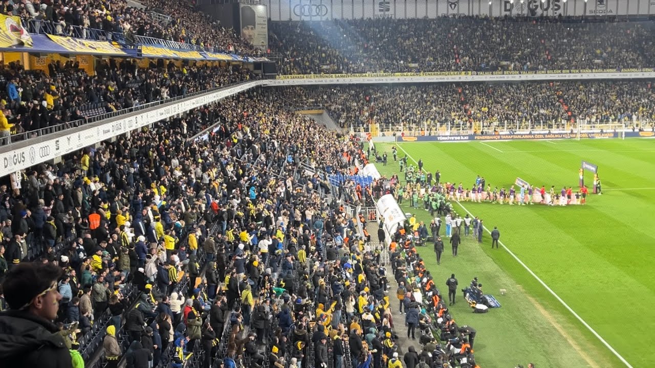 Fenerbahçe Samsunspor Maç Öncesi Tribünlerden Görüntüler 
