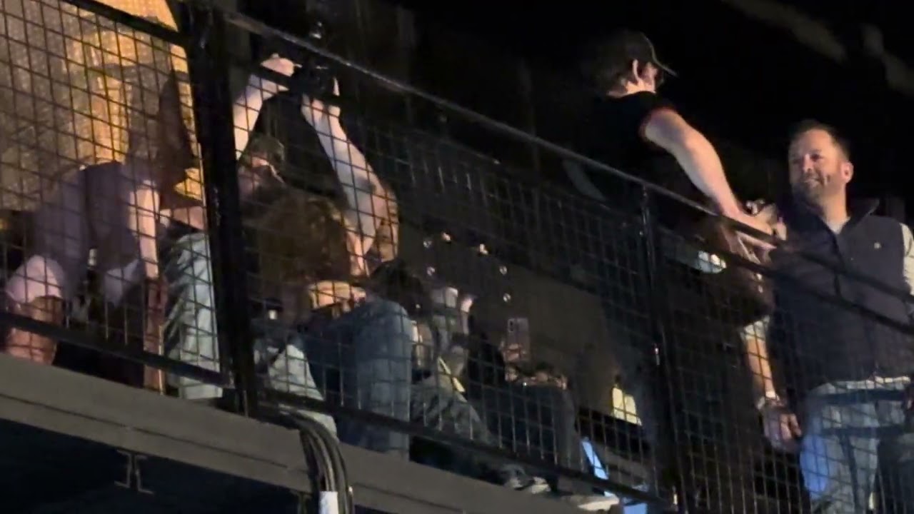 Stephen Wilson Jr in Columbus going into the crowd 