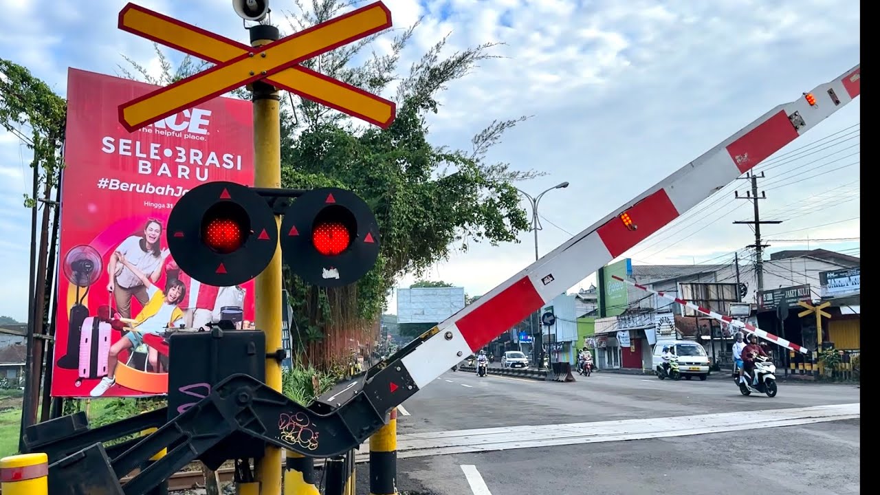 Perlintasan Kereta Api Singosari Lintas Provinsi Surabaya - Malang, Jawa Timur