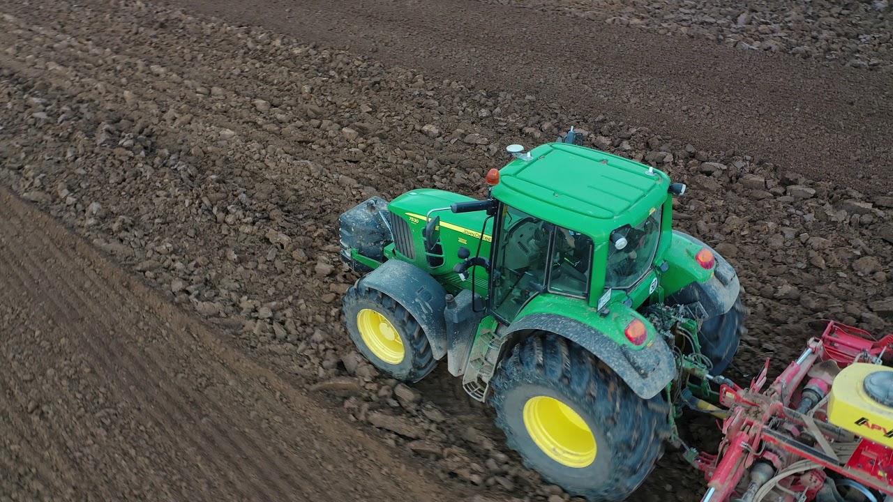 John Deere 7530 Premium und ein 6250R bei der Arbeit