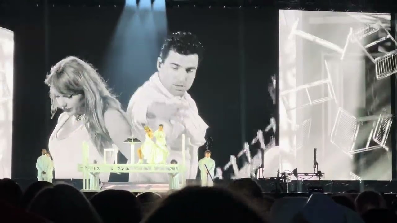 Taylor Swift - fortnight -Anfield Liverpool night 1