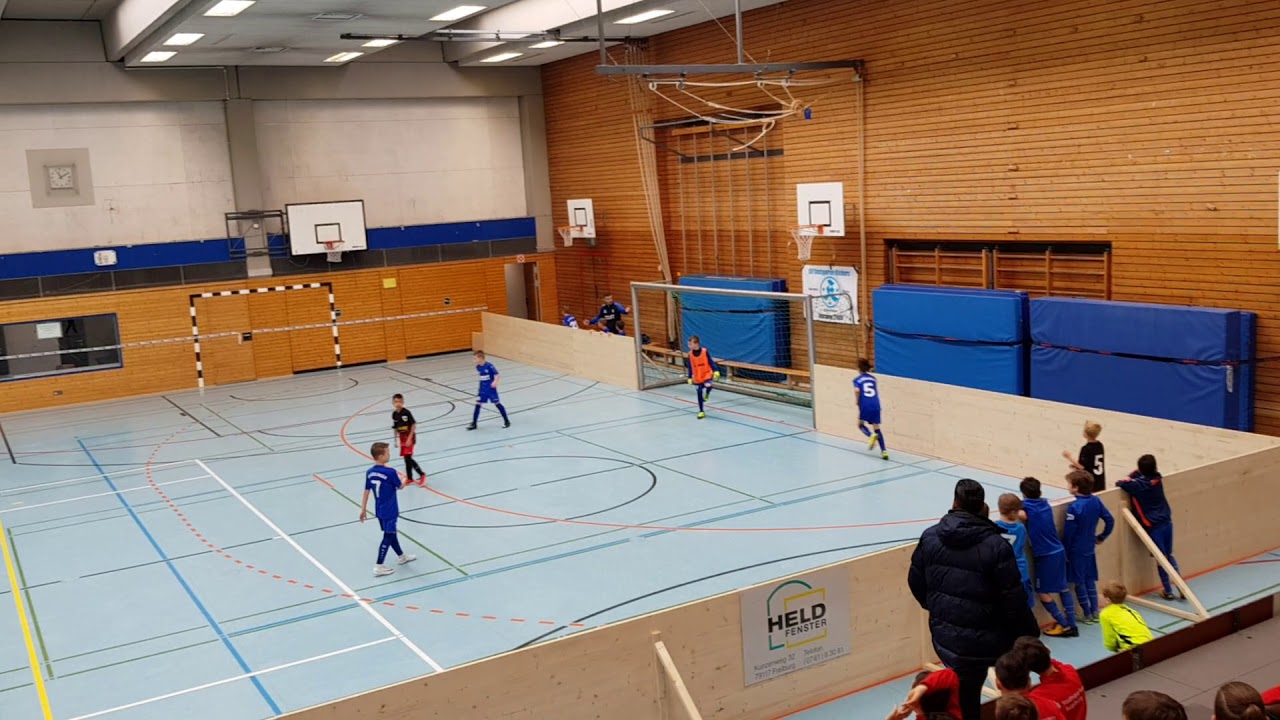 04.03.2018. HALLRNTURNIER Junioren 2009-er  FC Aarau (schwarz) - SV Böblingen (blau) U9,