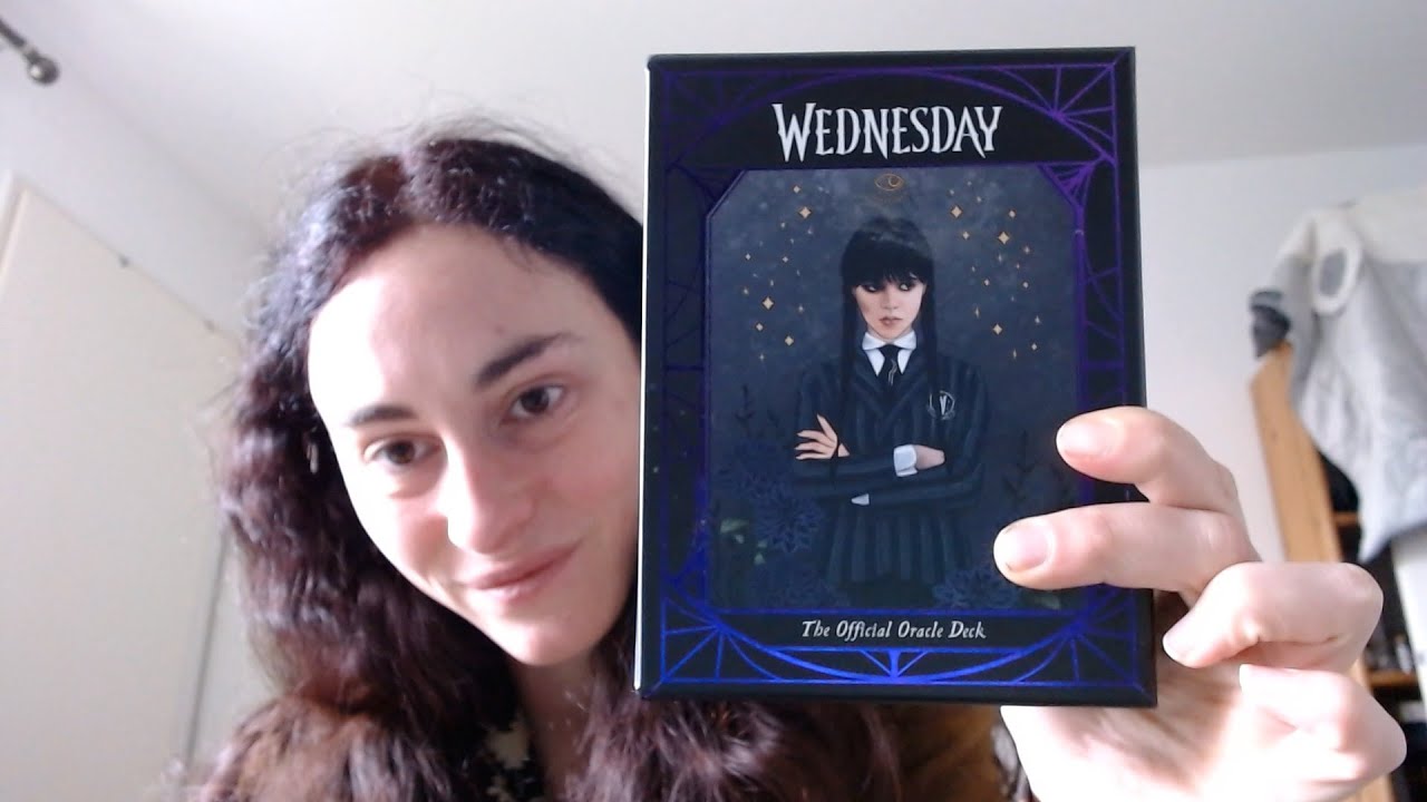 Wednesday oracle deck, un jeu ceux qui se sentent différents ( review )