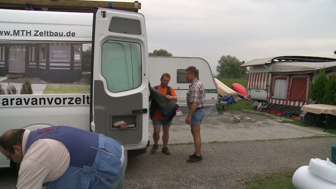 Aufbau eines Standvorzelts mit Wohnwagenschutzdach von MTH Zeltbau