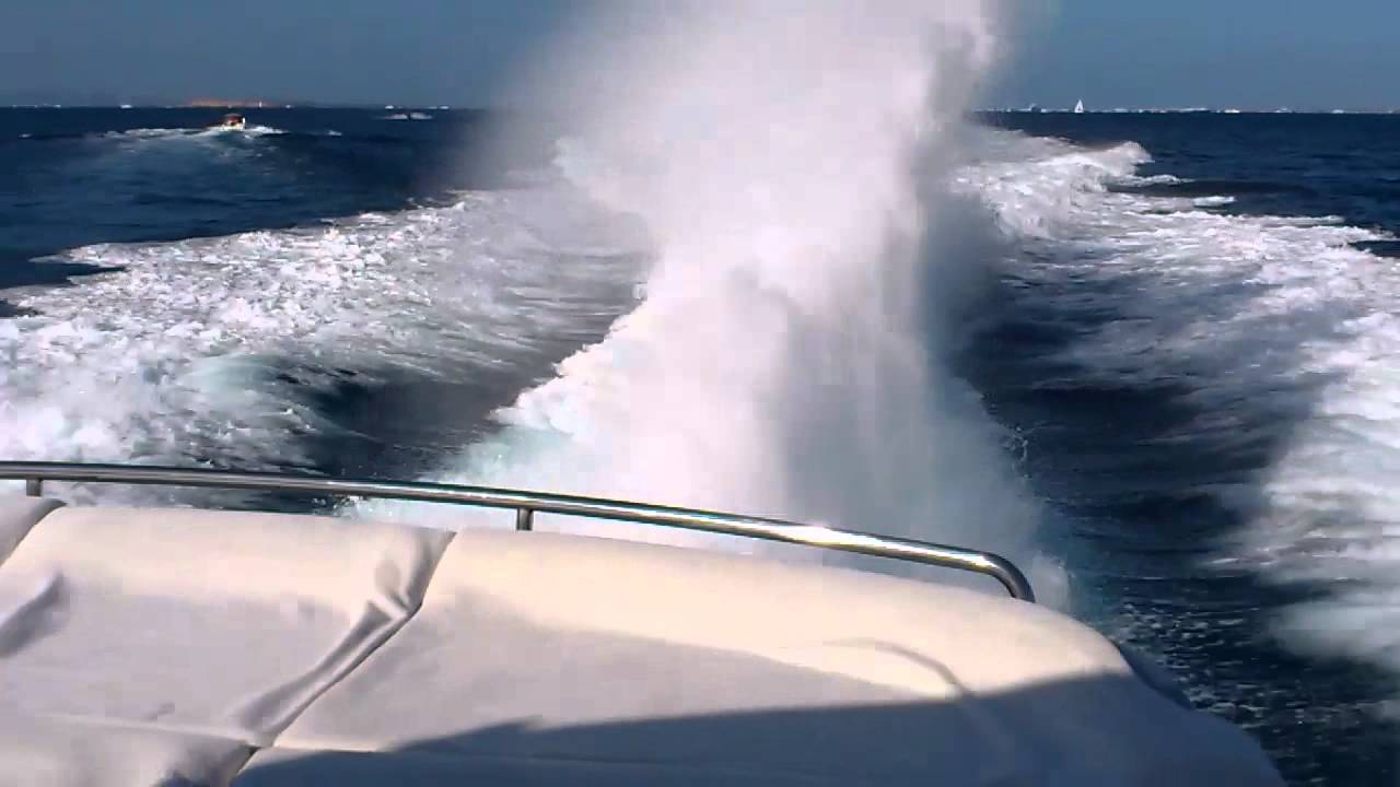 Pershing 72 a 42 nudos. Pershing 72 to 42 knots